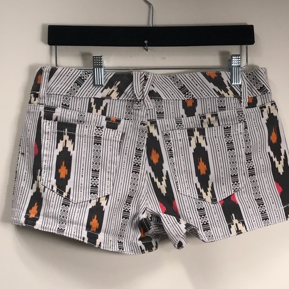 Hot Kiss Cici Shorts Aztec Print Size 7‎ - Picture 2 of 8